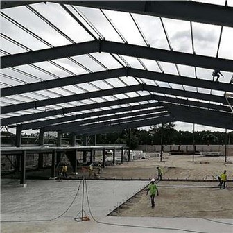 Armazém de estrutura de aço com parede de tijolos